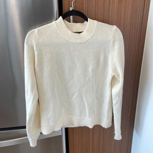 BANANA REPUBLIC SWEATER SMALL